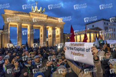 Pro-Palaestina Demonstration gegen die Anerkennung Jerusalems als Israels Hauptstadt in Berlin