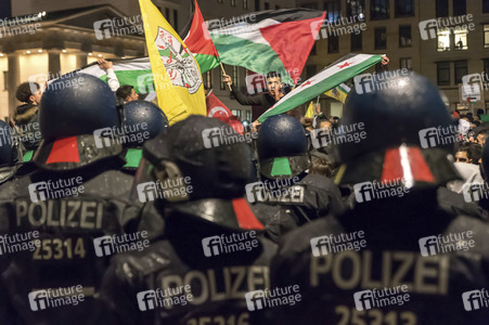 Pro-Palaestina Demonstration gegen die Anerkennung Jerusalems als Israels Hauptstadt in Berlin