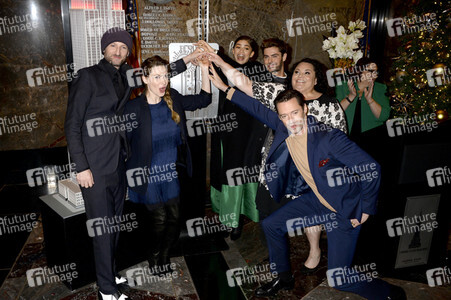 Empire State Building Lighting Ceremony mit dem Cast von 'The Greatest Showman' in New York
