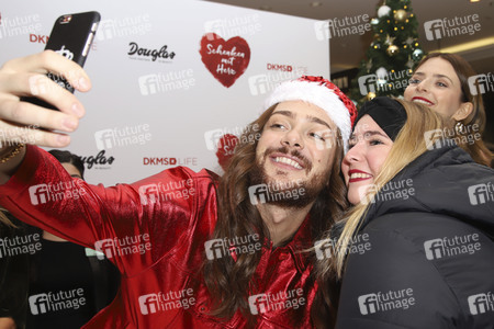 Weihnachtsaktion 2017 'Schenken mit Herz' in Frankfurt