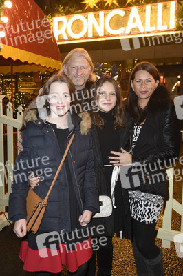 Premiere des 14. Roncalli Weihnachtscircus in Berlin