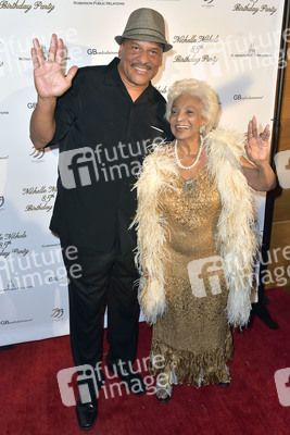 Feier zum 85. Geburtstag von Nichelle Nicols in Los Angeles