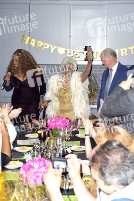 Feier zum 85. Geburtstag von Nichelle Nicols in Los Angeles