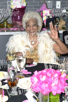 Feier zum 85. Geburtstag von Nichelle Nicols in Los Angeles