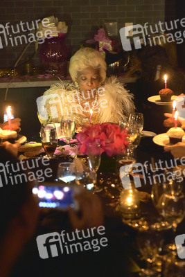 Feier zum 85. Geburtstag von Nichelle Nicols in Los Angeles