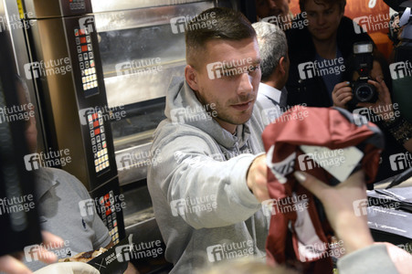 Döner-Restaurant Opening von Lukas Podolski in Köln