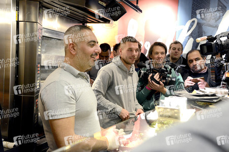 Döner-Restaurant Opening von Lukas Podolski in Köln