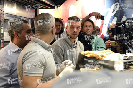Döner-Restaurant Opening von Lukas Podolski in Köln