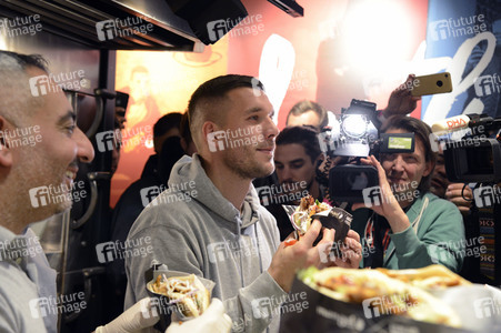 Döner-Restaurant Opening von Lukas Podolski in Köln