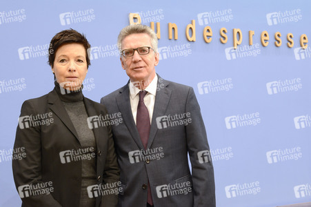 Pressekonferenz zur Entwicklung und aktuellen Flüchtlingszahlen in Berlin