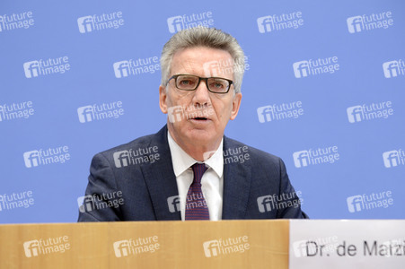 Pressekonferenz zur Entwicklung und aktuellen Flüchtlingszahlen in Berlin