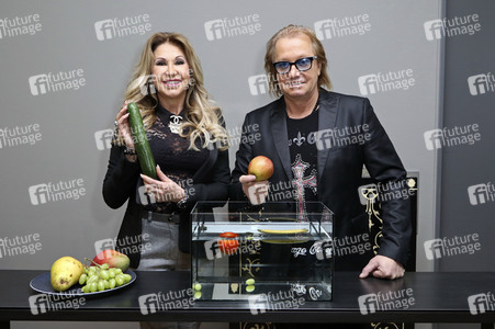 Photocall 'Spiel die Geissens untern Tisch' in Hamburg