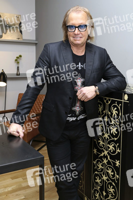 Photocall 'Spiel die Geissens untern Tisch' in Hamburg