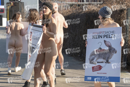 Protest gegen das Tragen von Pelz anlässlich der Fashion Week Berlin
