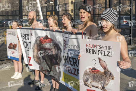 Protest gegen das Tragen von Pelz anlässlich der Fashion Week Berlin