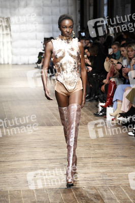 Marina Hoermanseder Défilé auf der Berlin Fashion Week Autumn/Winter 2018