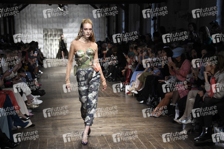 Marina Hoermanseder Défilé auf der Berlin Fashion Week Autumn/Winter 2018