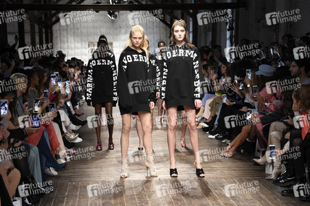 Marina Hoermanseder Défilé auf der Berlin Fashion Week Autumn/Winter 2018