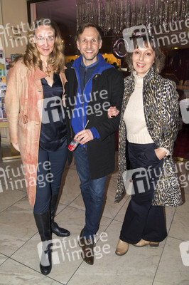 Theaterpremiere 'Gott der Allmächtige' in Berlin
