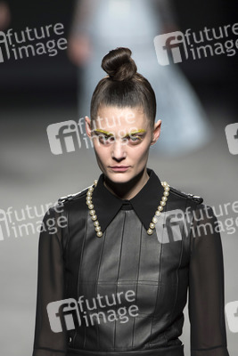 Teresa Helbig Fashion Show auf der Mercedes-Benz Fashion Week Madrid Autumn/Winter 2018