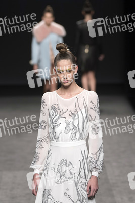 Teresa Helbig Fashion Show auf der Mercedes-Benz Fashion Week Madrid Autumn/Winter 2018