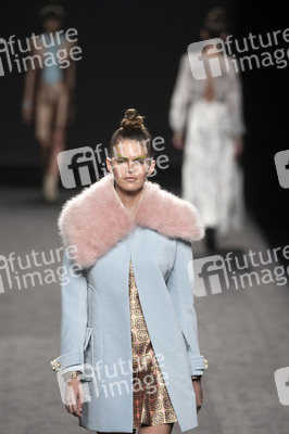 Teresa Helbig Fashion Show auf der Mercedes-Benz Fashion Week Madrid Autumn/Winter 2018