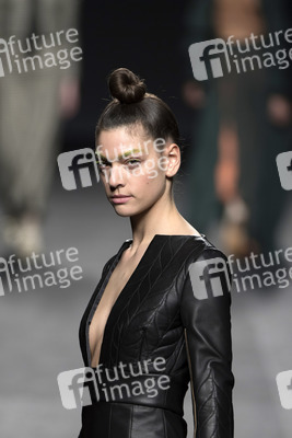 Teresa Helbig Fashion Show auf der Mercedes-Benz Fashion Week Madrid Autumn/Winter 2018