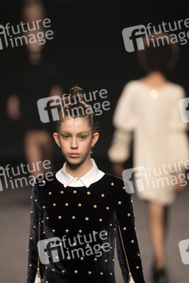 Teresa Helbig Fashion Show auf der Mercedes-Benz Fashion Week Madrid Autumn/Winter 2018