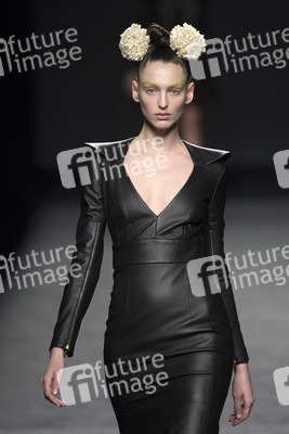 Teresa Helbig Fashion Show auf der Mercedes-Benz Fashion Week Madrid Autumn/Winter 2018