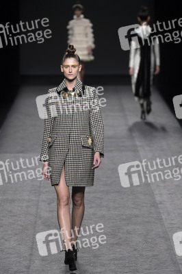 Teresa Helbig Fashion Show auf der Mercedes-Benz Fashion Week Madrid Autumn/Winter 2018