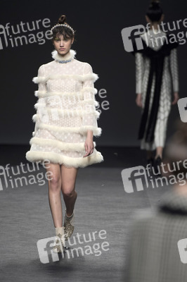Teresa Helbig Fashion Show auf der Mercedes-Benz Fashion Week Madrid Autumn/Winter 2018