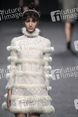 Teresa Helbig Fashion Show auf der Mercedes-Benz Fashion Week Madrid Autumn/Winter 2018