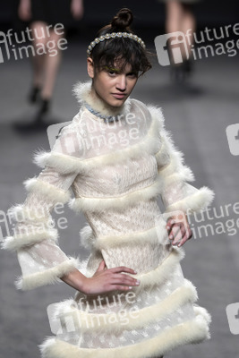 Teresa Helbig Fashion Show auf der Mercedes-Benz Fashion Week Madrid Autumn/Winter 2018