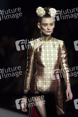 Teresa Helbig Fashion Show auf der Mercedes-Benz Fashion Week Madrid Autumn/Winter 2018