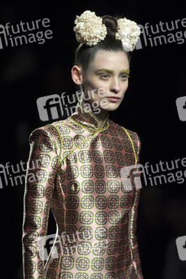 Teresa Helbig Fashion Show auf der Mercedes-Benz Fashion Week Madrid Autumn/Winter 2018