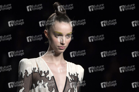 Teresa Helbig Fashion Show auf der Mercedes-Benz Fashion Week Madrid Autumn/Winter 2018