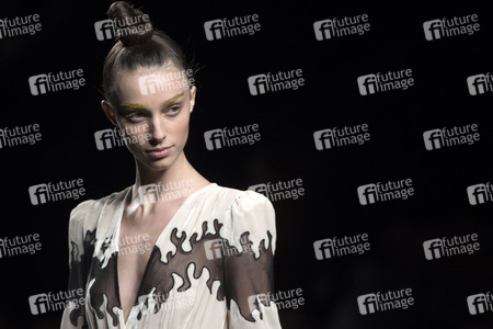 Teresa Helbig Fashion Show auf der Mercedes-Benz Fashion Week Madrid Autumn/Winter 2018