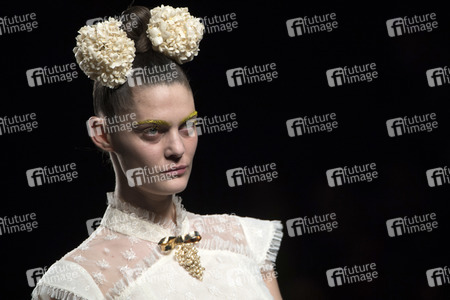 Teresa Helbig Fashion Show auf der Mercedes-Benz Fashion Week Madrid Autumn/Winter 2018