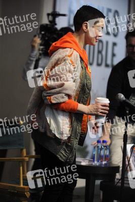 Buchsignierstunde mit Rose McGowan Book in New York