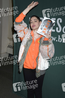 Buchsignierstunde mit Rose McGowan Book in New York