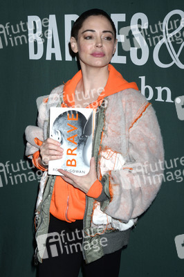 Buchsignierstunde mit Rose McGowan Book in New York