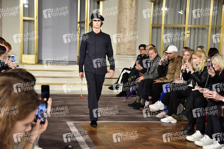 Uniforms for the Dedicated Fashion Show auf der Copenhagen Fashion Week Fall/Winter 2018