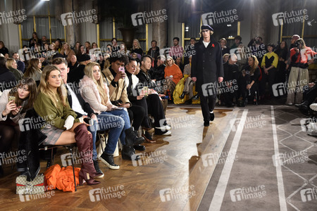 Uniforms for the Dedicated Fashion Show auf der Copenhagen Fashion Week Fall/Winter 2018