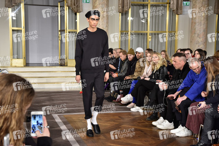 Uniforms for the Dedicated Fashion Show auf der Copenhagen Fashion Week Fall/Winter 2018