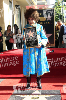 Gina Lollobrigida erhält einen Stern auf dem Hollywood Walk of Fame in Los Angeles