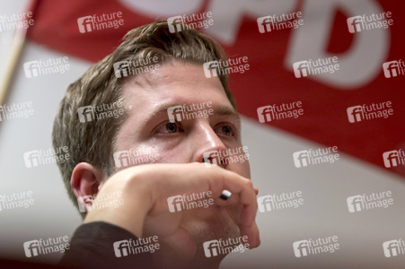 Kevin Kühnert auf NoGroKo-Werbetour in Berlin