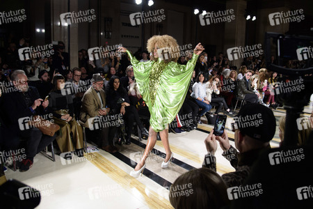 Pam Hogg Fashion Show auf der London Fashion Week AW18