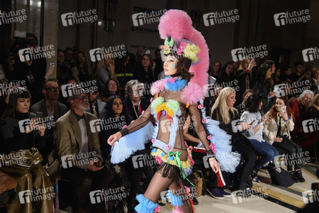 Pam Hogg Fashion Show auf der London Fashion Week AW18