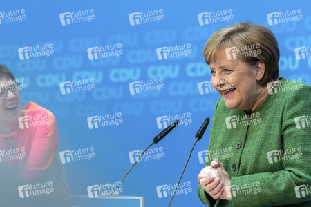 Pressekonferenz mit Angela Merkel und Annegret Kramp-Karrenbauer in Berlin