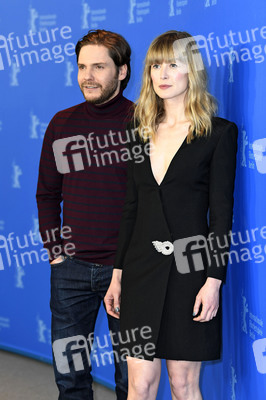 '7 Tage in Entebbe' Photocall, Berlinale 2018